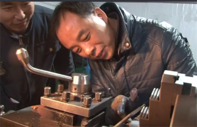 平凡崗位演繹別樣人生 李明強(qiáng)的普通沖床故事